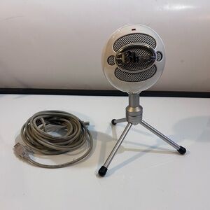 Blue Microphones Snowball iCE Condenser Microphone (White) - WITH Stand